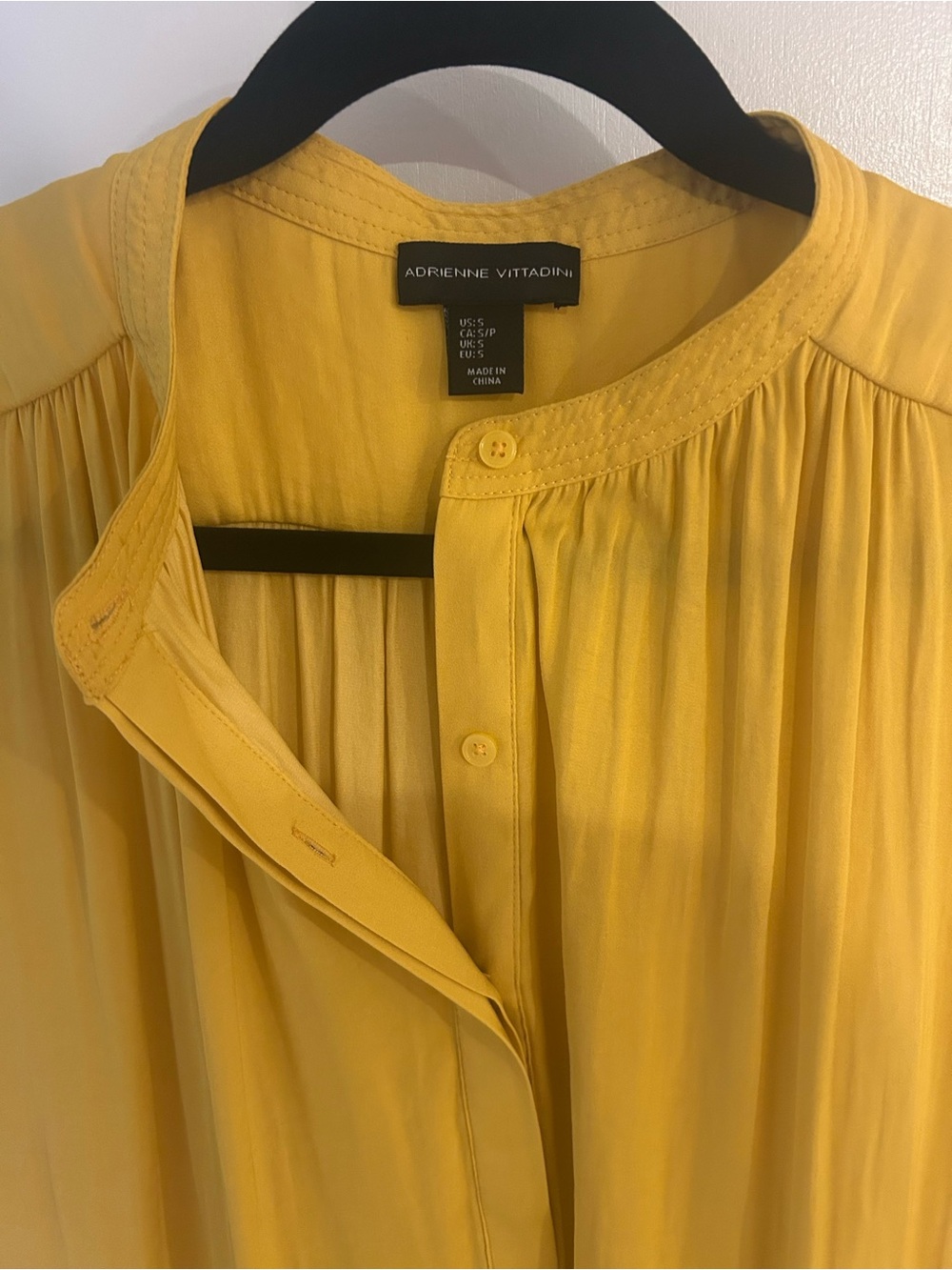 Adrienne Vittadini Mustard Yellow Split V Cap Sleeve Blouse - Picture 3 of 6